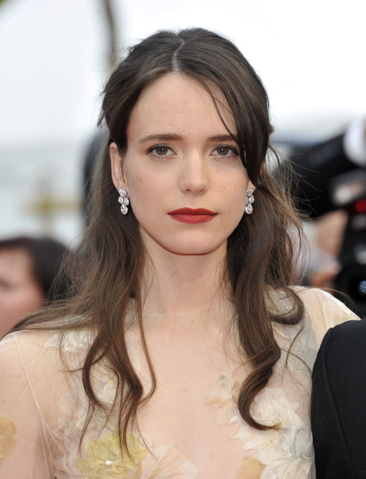 How tall is Stacy Martin?